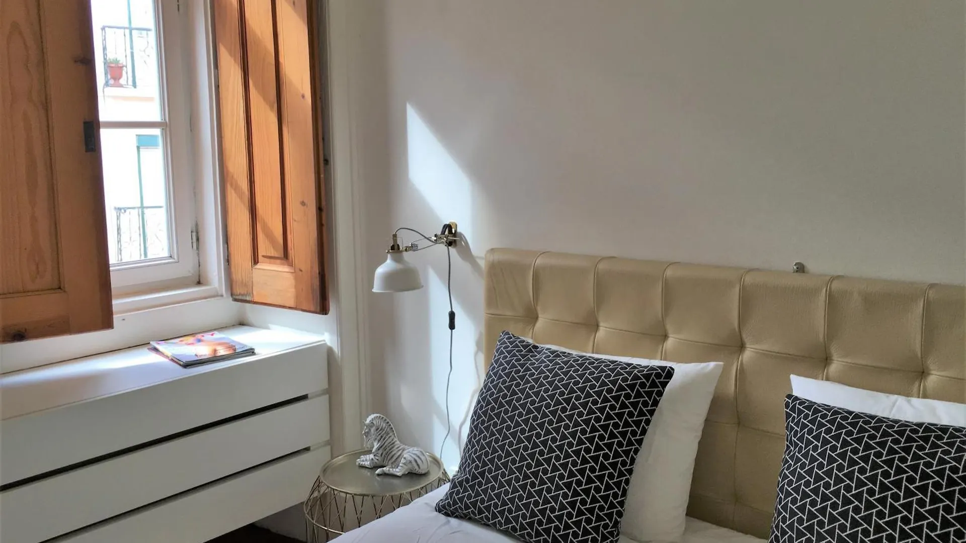 B2 Beautiful Sunny Loft Bairro Alto - Bica Lägenhet Lisboa